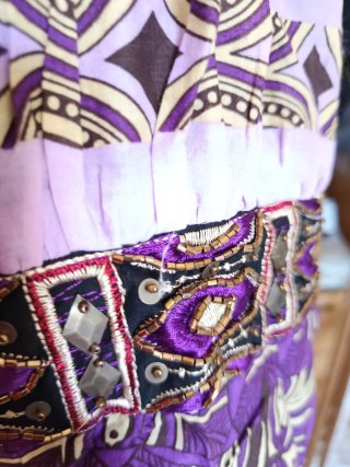 Abito etnico elegante viola