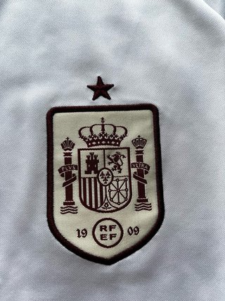 Camiseta Adidas España 26/27  Precio negociable.
