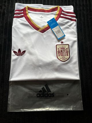 Camiseta Adidas España 26/27  Precio negociable.