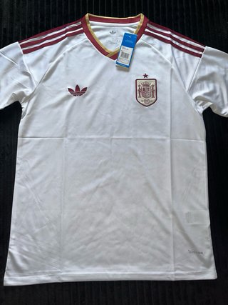 Camiseta Adidas España 26/27  Precio negociable.