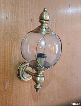 Aplique de pared dorado y transparente