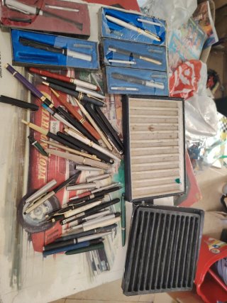 Lote de plumas y bolígrafos