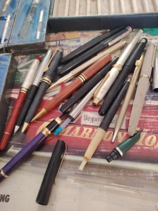Lote de plumas y bolígrafos