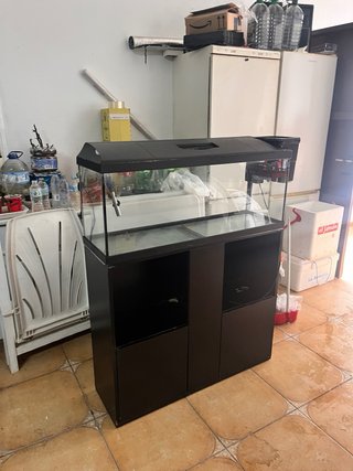 Acuario con mueble y depuradora