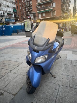 Suzuki Burgman 650 Azul