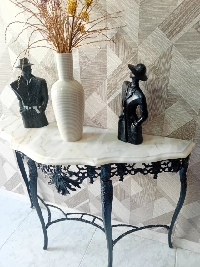 Mueble aparador  recibidor antiguohierro y mármol