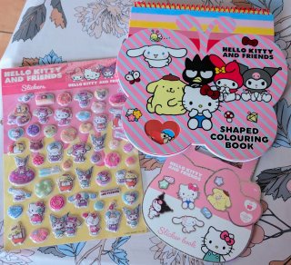 Lote Hello Kitty and Friends Stickers y Libro