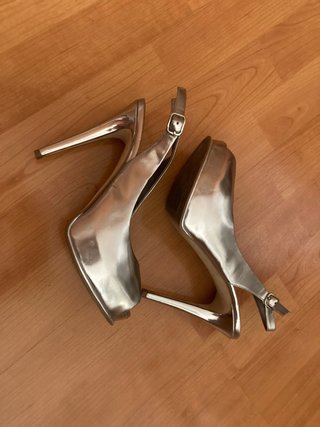 Zapatos de tacón Guess plateados talla 37