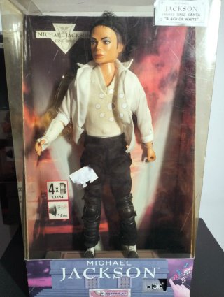Muñeco Michael Jackson Black or White + Ropa