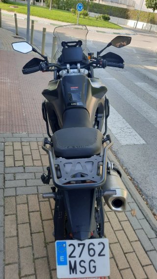 Voge 900 DSX Negra y Dorada