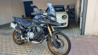 Voge 900 DSX Negra y Dorada