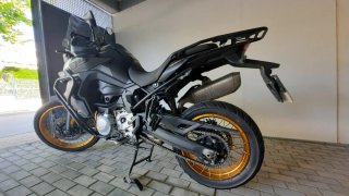 Voge 900 DSX Negra y Dorada