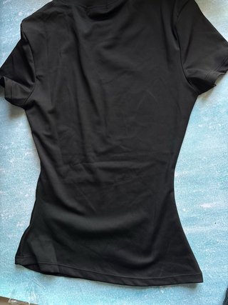 Camisa negra manga corta