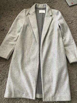 Gabardina gris Stradivarius