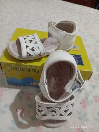 Sandalias para niña blancas talla 22