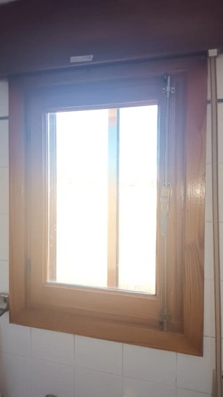 Ventanas y puertas de madera de roble