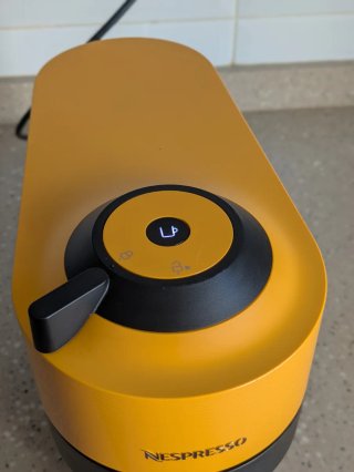 Macchina da caffè Nespresso Vertuo Pop Gialla