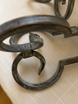 Set di due candelabri in ferro battuto da 23 cm