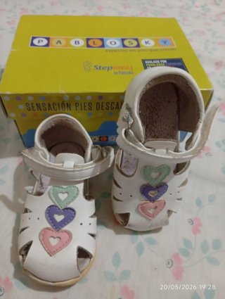 Sandalias niña blancas con corazones talla 19