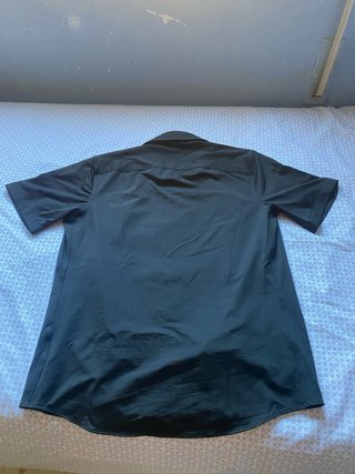 Camisa negra Bershka manga corta