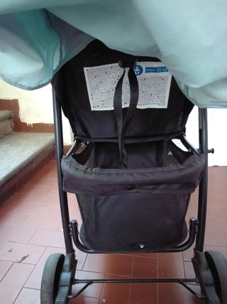 Passeggino leggero blu e nero