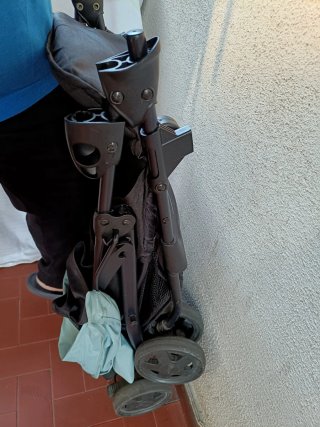 Passeggino leggero blu e nero
