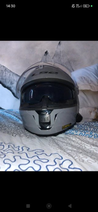 Casco de moto LS2 gris