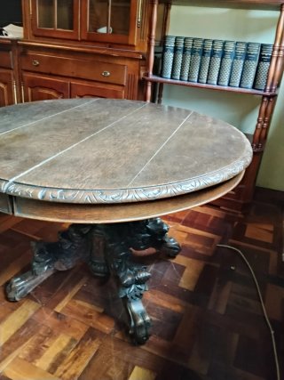 Mesa de comedor redonda de madera