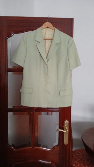 Chaqueta verde manga corta modista
