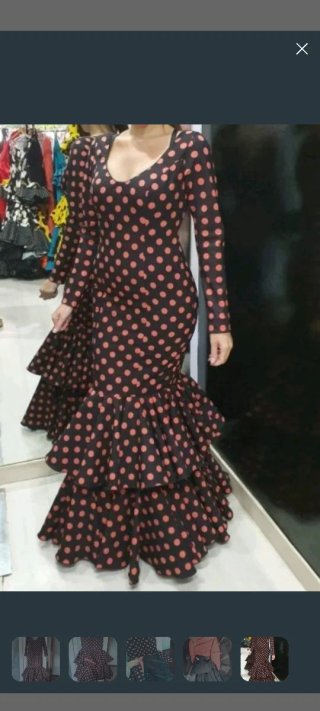 Traje de flamenca negro y coral