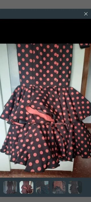 Traje de flamenca negro y coral