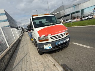 Grua porta vehículos renault Mascot