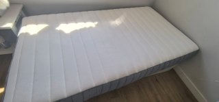 Cama individual IKEA con colchón