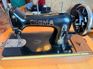 Máquina de coser Sigma antigua