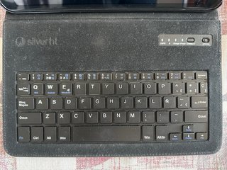 Samsung SM-T580 Tablet + Teclado Negro