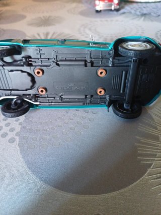 Coche a escala 1:24
