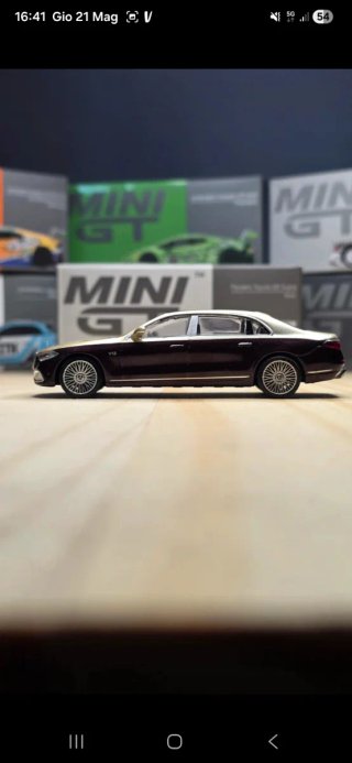 Mini GT Mercedes-Maybach S 680 Gold/Dark Red