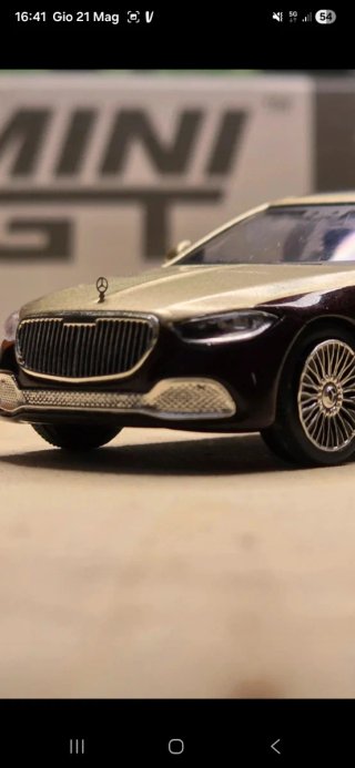 Mini GT Mercedes-Maybach S 680 Gold/Dark Red