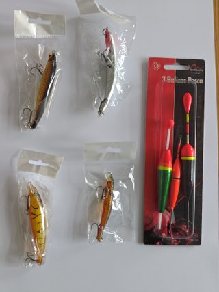 17 Señuelos de pesca variados
