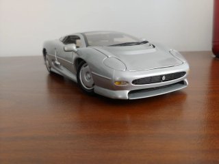 Jaguar XJ220 escala 1:18
