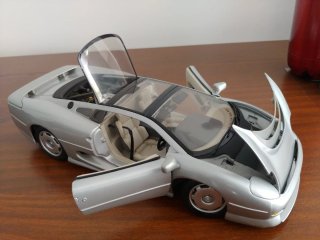 Jaguar XJ220 escala 1:18