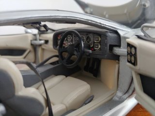 Jaguar XJ220 escala 1:18