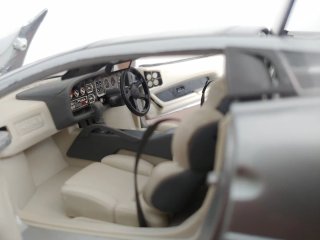 Jaguar XJ220 escala 1:18