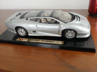 Jaguar XJ220 escala 1:18