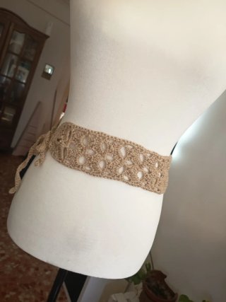 Cinturón crochet beige