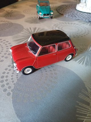 Coche a escala 1:24