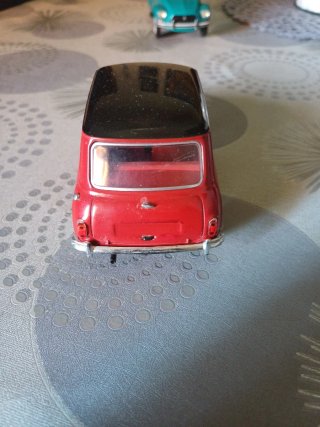 Coche a escala 1:24