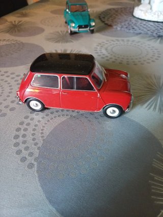 Coche a escala 1:24