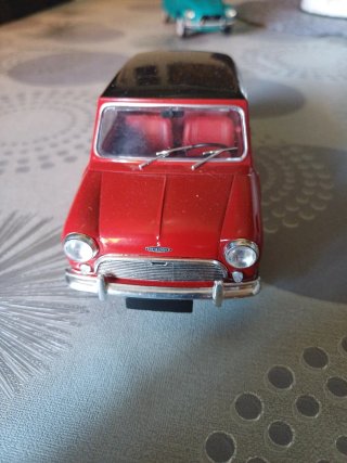 Coche a escala 1:24