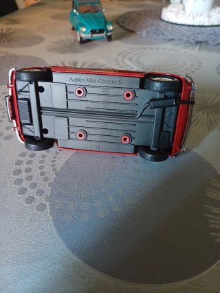 Coche a escala 1:24